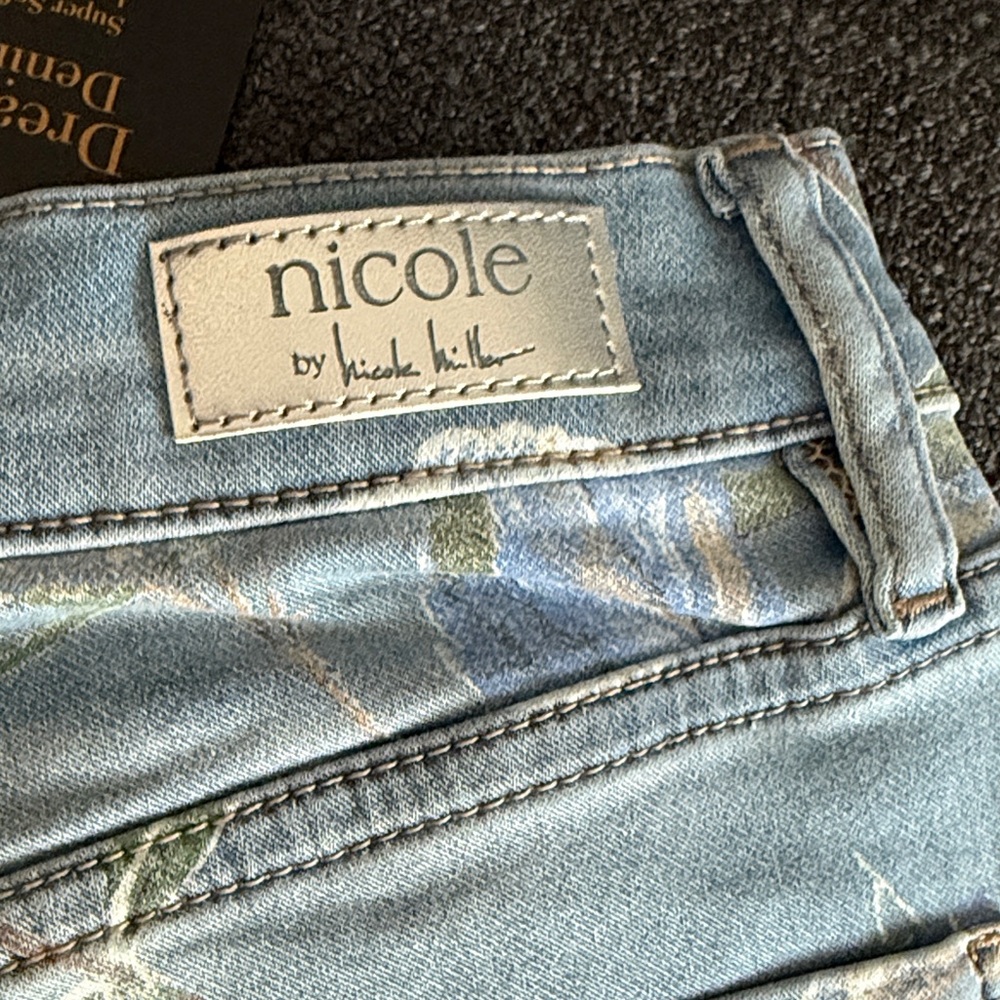 Nicole Miller Blue Floral Women's Cropped Flare Jeans - Picture 10 of 10